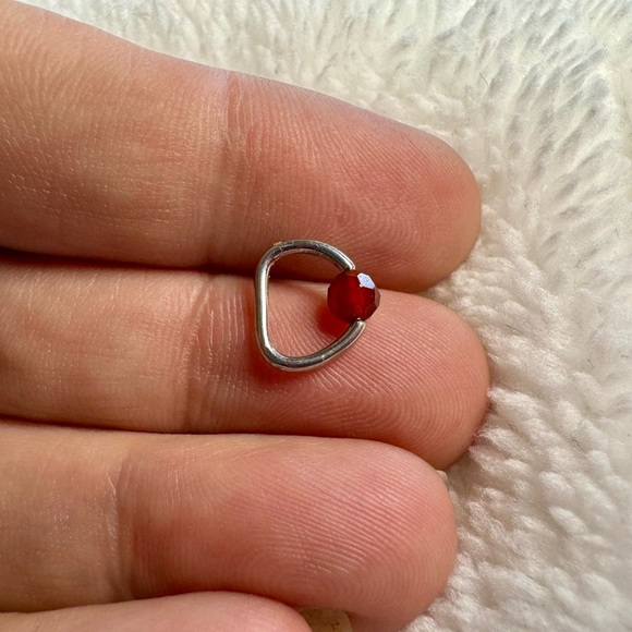 D-Ring with Faceted Bead. - Picture 8 of 8